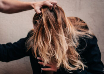 Алматыда ІІМ академиясының курсантын 17 жастағы қызды соққыға жықты деп айыптады