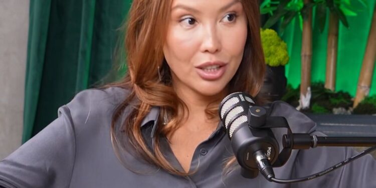 Бывшая жена осуждённого экс-министра Куандыка Бишимбаева сообщила, что получила от него два иска в свой день рождения