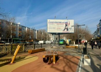 В Конаеве на месте стихийной торговли обустроили сквер