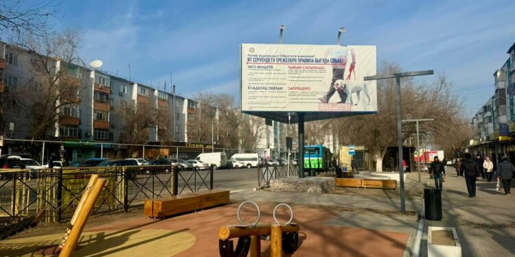 В Конаеве на месте стихийной торговли обустроили сквер