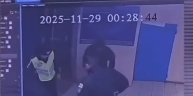 В районе вокзала Алматы-1 СОБР обезвредил мужчину с ножом