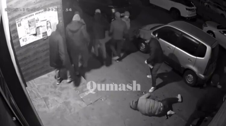 В Алматинской области группа подростков избила прохожего в селе Бесагаш