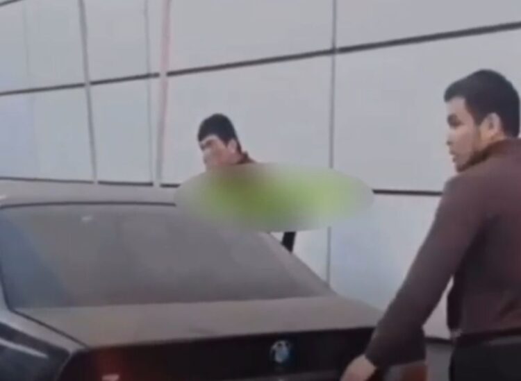 Алматыда қызды күштеп көлікке отырғызбақ болды: оқиғаны куәгер тоқтатты