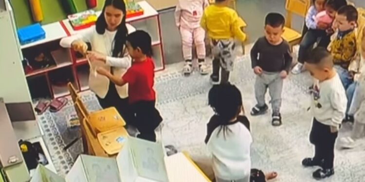 В Сатпаеве особенную девочку 7 месяцев подвергали давлению в детском саду