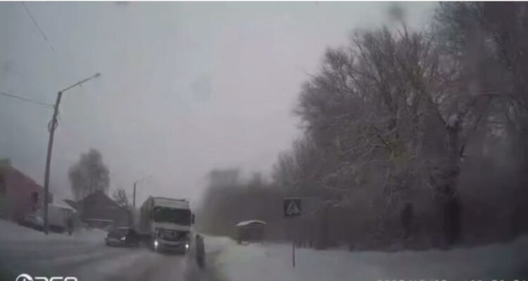 Усть-Каменогорск: фура сбила женщину на пешеходном переходе