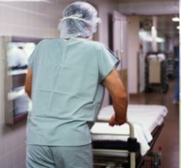 Қостанайда пациентті ұрып-соққан санитар 4 жылға бас бостандығынан айырылды