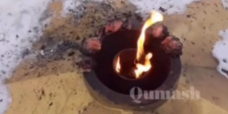 Мужчина, пожаривший курицу на Вечном огне в Риддере, арестован