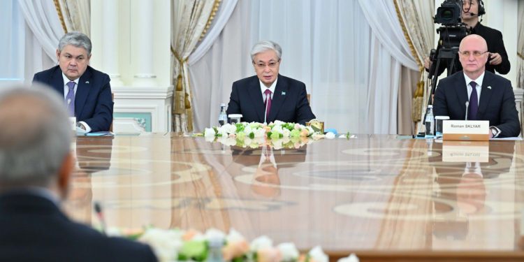 Президент Ирана: «Мы будем прилагать все усилия, чтобы довести взаимную торговлю до 3 млрд долларов»