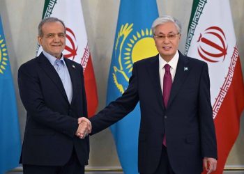 Казахстан готов поставлять в Иран товаров минимум на 200 млн долларов: Токаев