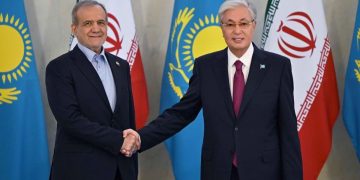 Казахстан готов поставлять в Иран товаров минимум на 200 млн долларов: Токаев