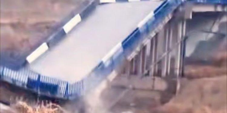 В Туркестанской области частично обрушился автомобильный мост