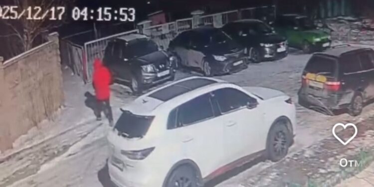 Астанада тұрғын үй ауласында көлікті қараусыз қалдырған кезде ұрлады