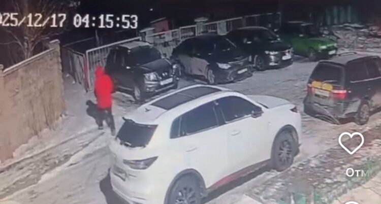 Астанада тұрғын үй ауласында көлікті қараусыз қалдырған кезде ұрлады