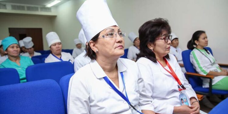 Сенат медицина қызметкерлеріне зорлық үшін жазаны қатайту туралы заңды қабылдады