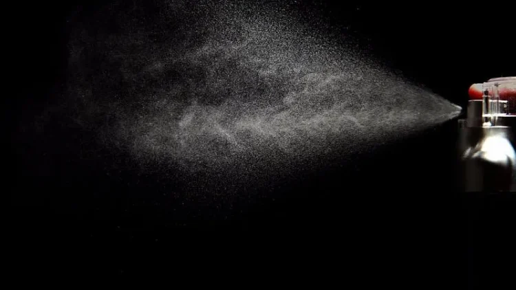 Астана автобустында оқыс жағдай болды: жасөспірімдер жүргізушінің бетіне газ шашып қашып кеткен