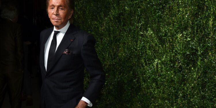 Valentino сән үйінің негізін қалаушы қайтыс болды