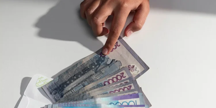 Жетісу облысында аудан әкімінің орынбасары 189 млн теңге жымқырғаны үшін 5 жылға сотталды