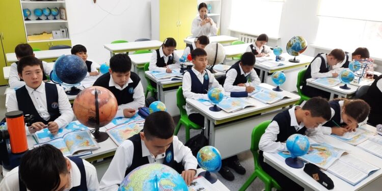 Оқу-ағарту министрлігі оқушылардың жүктемесінің жоғары екенін мойындады