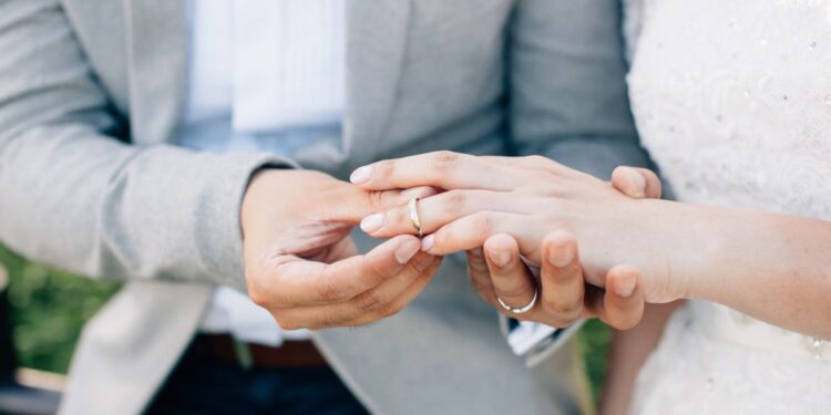 Қазақстандық 34 жыл бойы некеде екенін күтпеген жерден білді