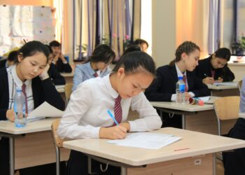 В Минпросвещения заявили о перегрузке школьников и возможном пересмотре учебных программ