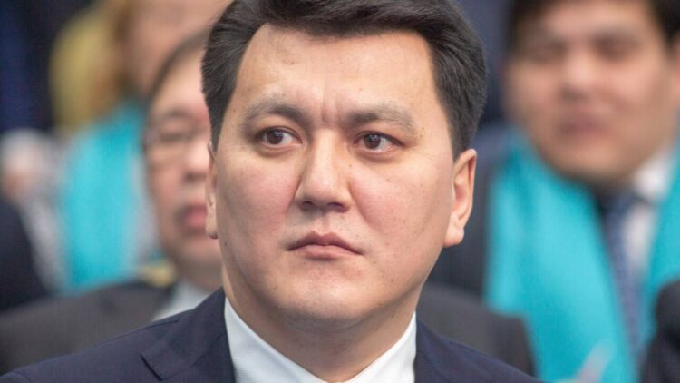 Ерлан Қарин: Бурабайдағы құрылтай қорытындысы бойынша 6 заң қабылданып, 10 заң жобасы іске қосылды