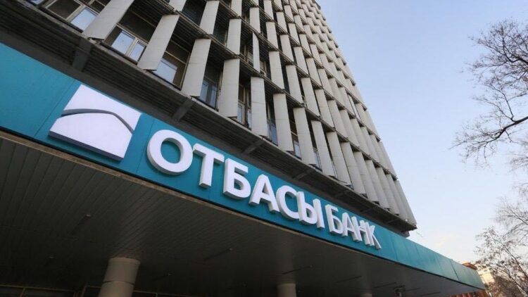 Ипотеку за счёт пенсионных: Отбасы банк приостановит приём заявок на месяц