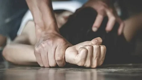 В Туркестане расследуют принуждение девушки к интимной связи