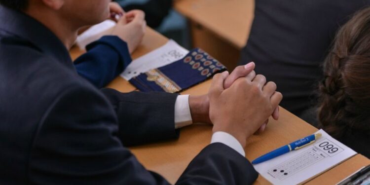 7 мың теңге әр балл: Ақтөбеде мұғалім ҰБТ-дан “табыс тапты”