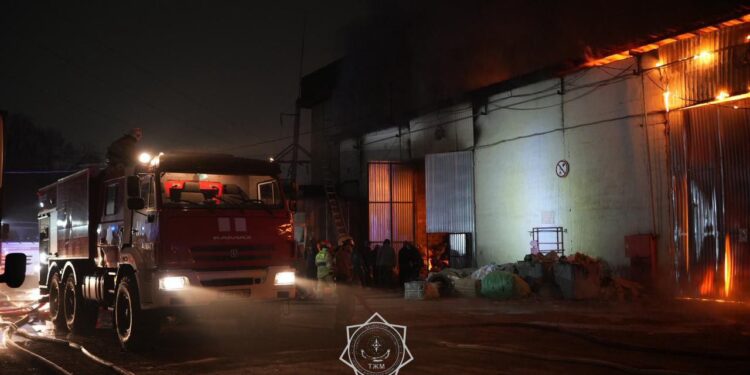 Алматыда қоймада ірі өрт шықты