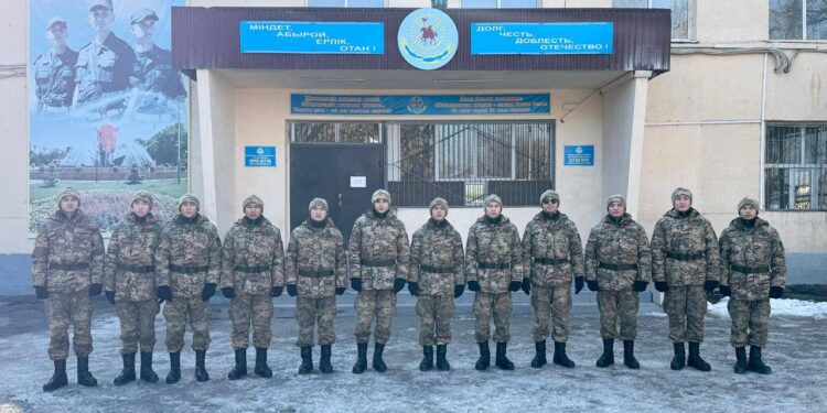 Алматы облысынан шыққан 12 сыныптас бір әскери бөлімде бірге қызмет атқарып жүр