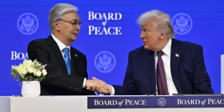 Тоқаев Бейбітшілік кеңесінің Жарғысына қол қойды