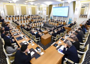 В Астане проходит второе заседание Конституционной комиссии по реформе Конституции