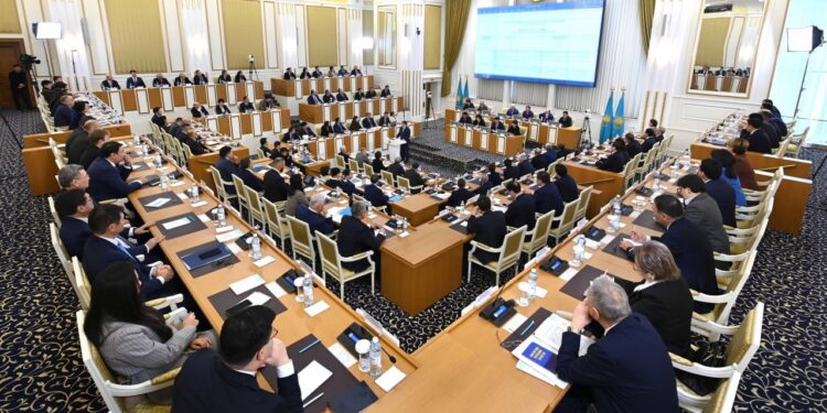 В Астане проходит второе заседание Конституционной комиссии по реформе Конституции