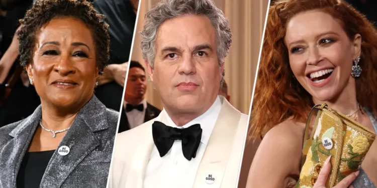 Знаменитости на «Золотом глобусе» выступили с протестными значками против ICE