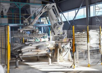 Сенаторы и депутаты Мажилиса ознакомились с работой завода в Конаеве