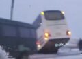 Шахтинск маңында 50 жолаушысы бар автобус жолдан шығып, жол жиегіндегі арыққа түсті