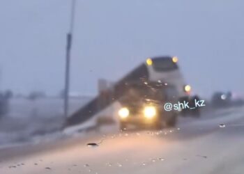 Под Шахтинском автобус с 50 пассажирами съехал в кювет