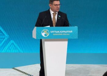 Пономарёв предложил ограничить соцсети для детей до 14–16 лет