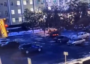 Шымкенттегі төбелестің жалғасы: ер адам аудандық аурухана маңында қалдырылғаны көрсетілген видео шықты