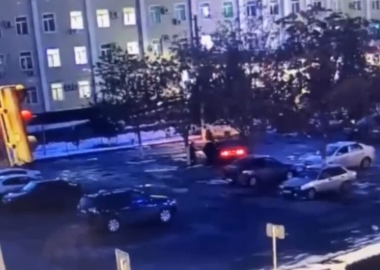 Шымкент: мужчину оставили возле районной больницы