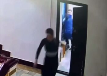 Видео потасовки Серика Сапиева с заместителем появилось в сети