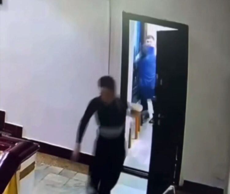 Видео потасовки Серика Сапиева с заместителем появилось в сети