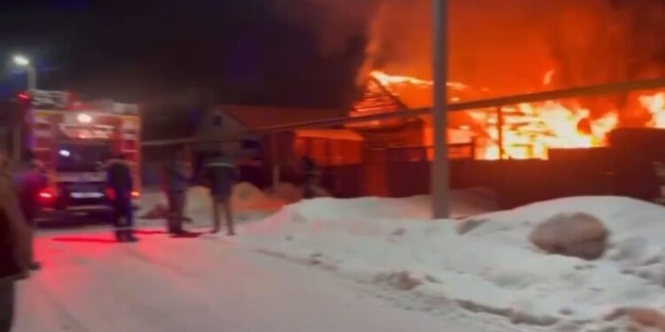 Трое человек погибли при пожаре в частном доме в Западно-Казахстанской области