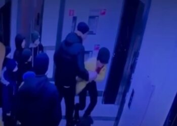 Астанада жасөспірім баланы соққыға жықты