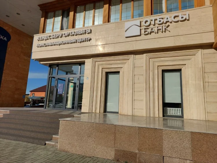 Зейнетақы жинақтарымен ипотеканы өтеу: Отбасы банк өтінімдерді бір айға тоқтатады