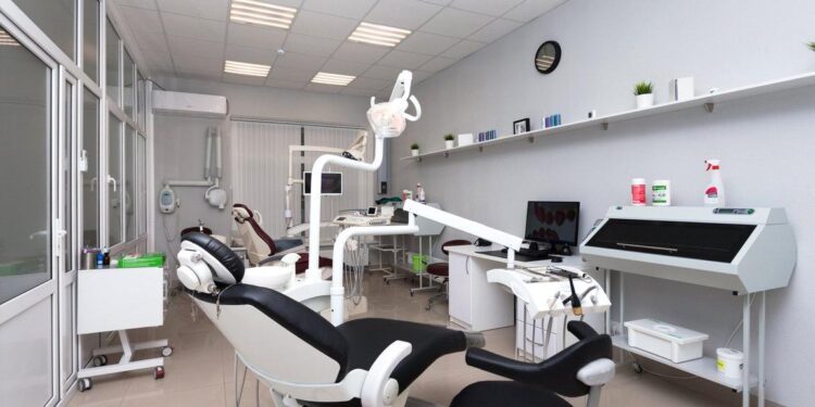 Зейнетақы жанжалы: елде жүзден аса стоматологиялық клиника жабылды