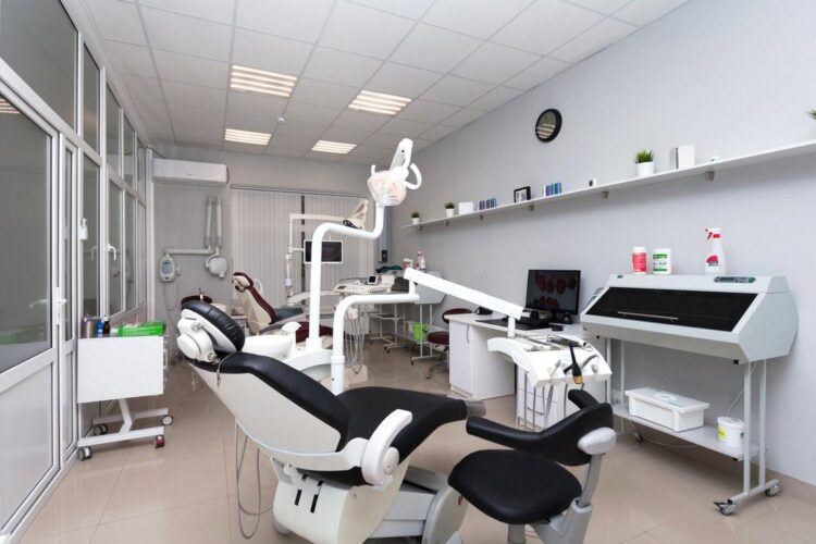 Зейнетақы жанжалы: елде жүзден аса стоматологиялық клиника жабылды