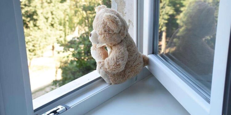 Таразда бесінші қабаттан құлаған балалардың жағдайы белгілі болды