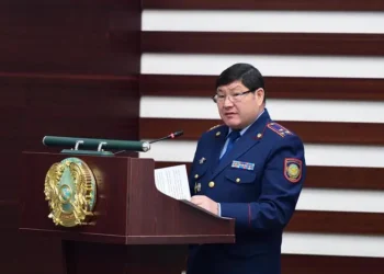 Экс-глава полиции Талдыкоргана требует приватизировать служебную квартиру