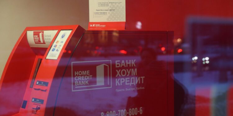 Мошенники использовали уязвимости при оформлении карт Home Credit Bank